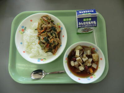 小松菜豚味噌丼、やべこと汁、牛乳